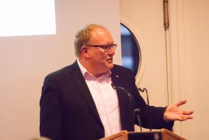 Thomas Bystry Vorsitzende von CEP (Clean Energy Partnership Berlin) Shell Hamburg; auf der Veranstaltung Flensburg braucht eine Wasserstofftankstelle für die Energiewende am 31.03.2017 in Flensburg (Borgerforeingen)